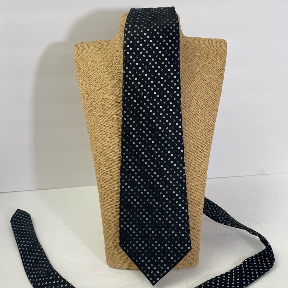 Donald J. Trump 100% Silk black gold